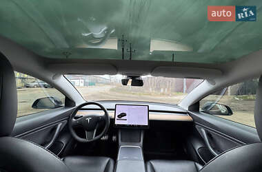 Седан Tesla Model 3 2021 в 