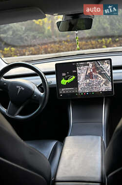 Седан Tesla Model 3 2019 в 