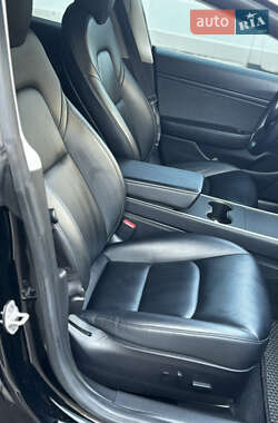 Седан Tesla Model 3 2019 в 