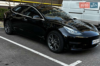 Седан Tesla Model 3 2019 в 