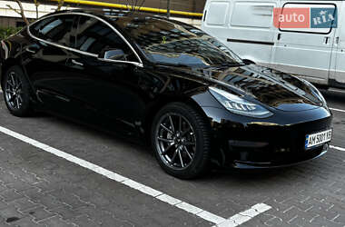 Седан Tesla Model 3 2019 в 