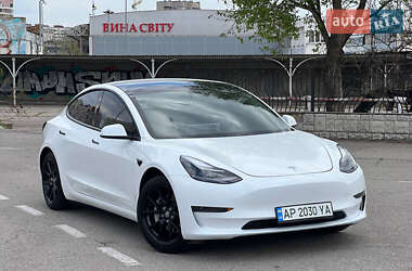 Седан Tesla Model 3 2021 в 