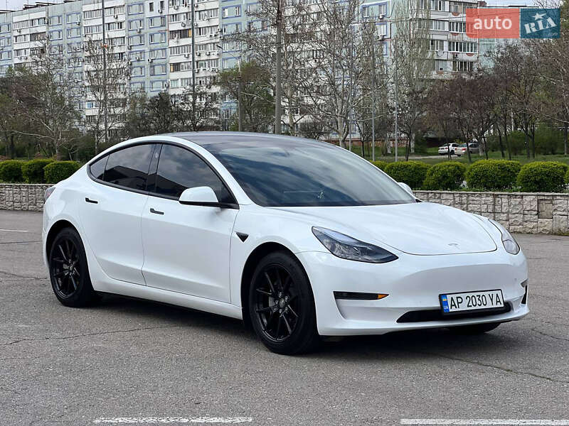 Седан Tesla Model 3 2021 в 