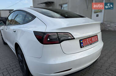 Седан Tesla Model 3 2023 в 