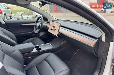 Седан Tesla Model 3 2023 в 