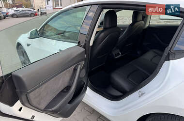 Седан Tesla Model 3 2023 в 