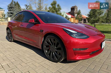 Седан Tesla Model 3 2021 в 