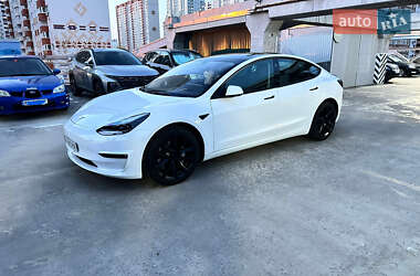 Седан Tesla Model 3 2021 в 