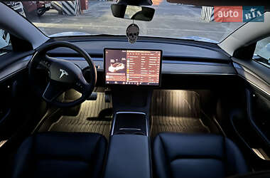 Седан Tesla Model 3 2021 в 