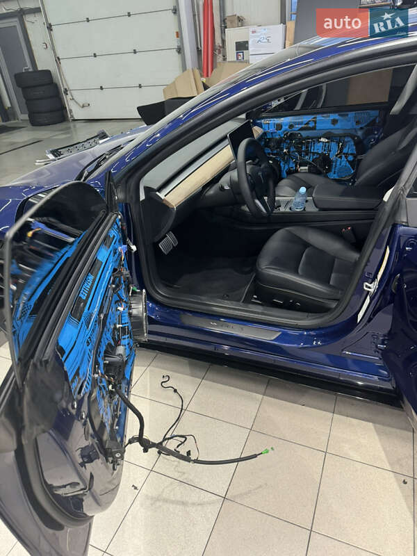 Седан Tesla Model 3 2023 в Білій Церкві