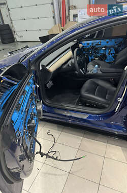 Седан Tesla Model 3 2023 в 