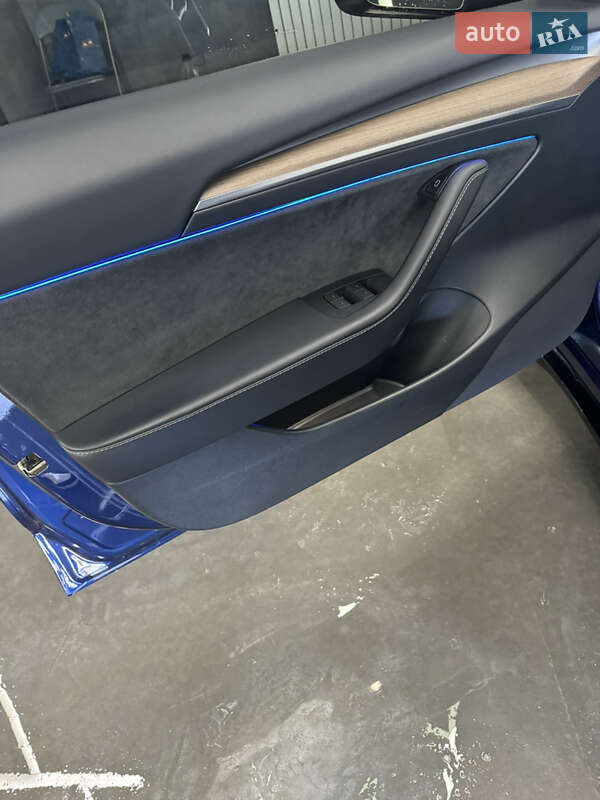 Седан Tesla Model 3 2023 в Білій Церкві