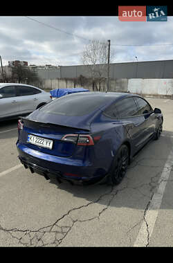 Седан Tesla Model 3 2023 в 