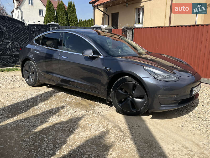Седан Tesla Model 3 2018 в Самборе