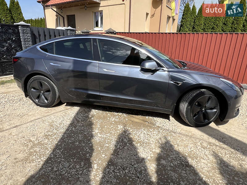 Седан Tesla Model 3 2018 в Самборе