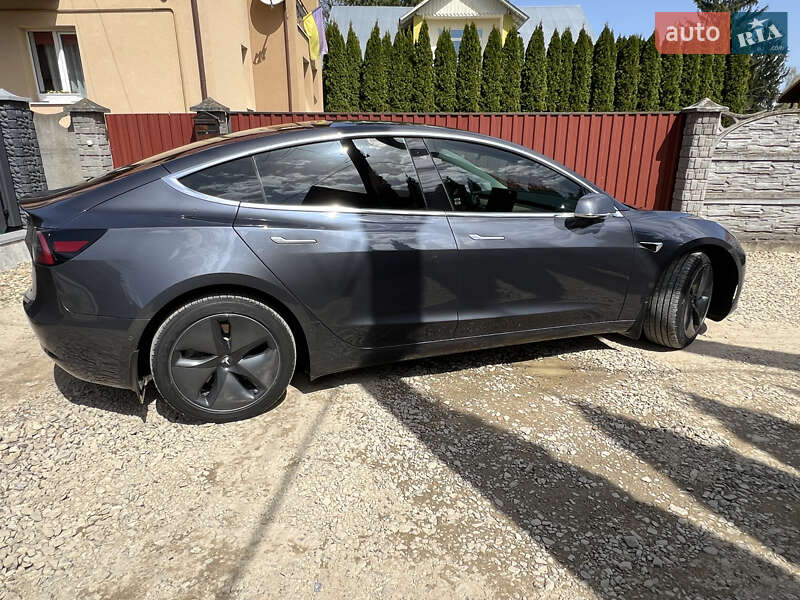 Седан Tesla Model 3 2018 в Самборе