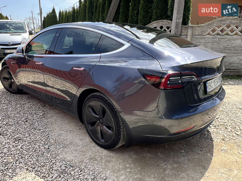 Седан Tesla Model 3 2018 в Самборе
