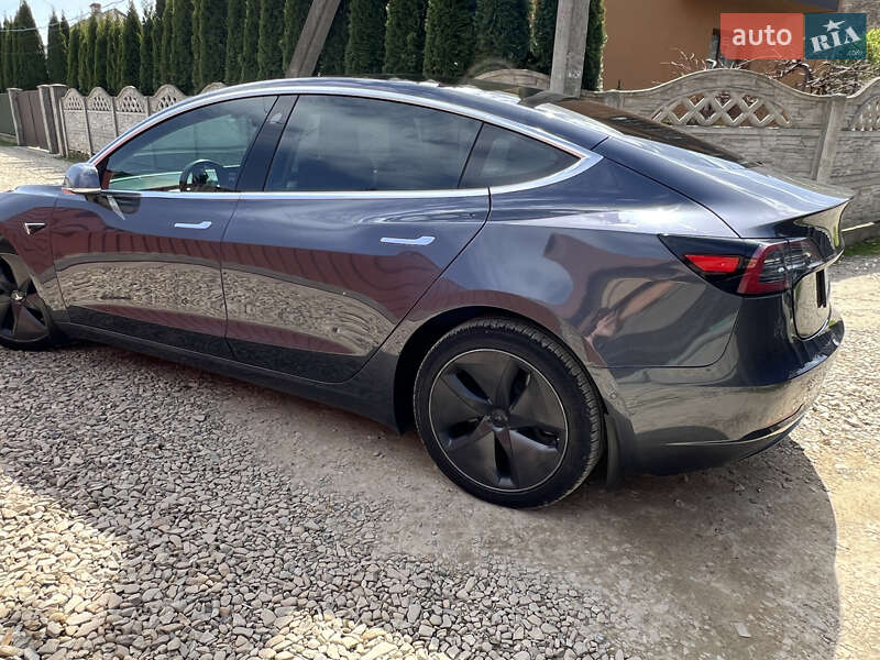 Седан Tesla Model 3 2018 в Самборе
