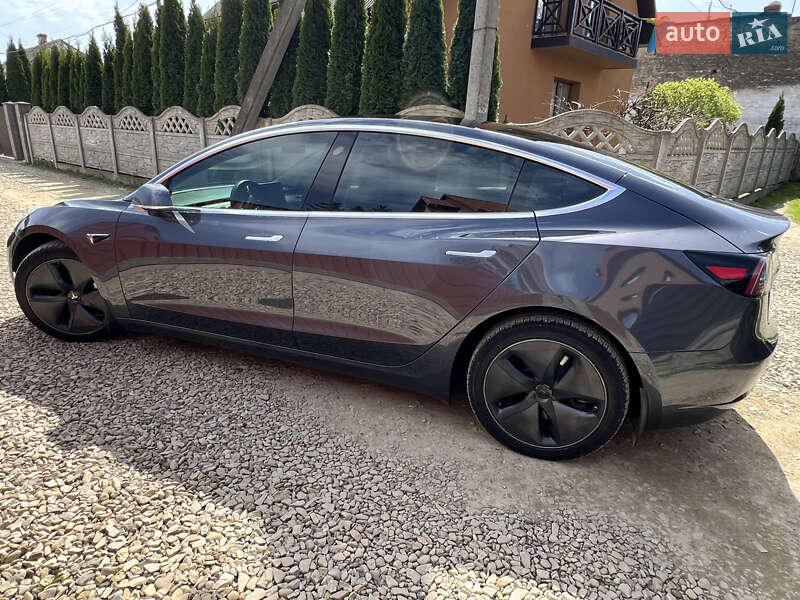 Седан Tesla Model 3 2018 в Самборе