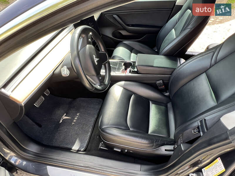 Седан Tesla Model 3 2018 в Самборе