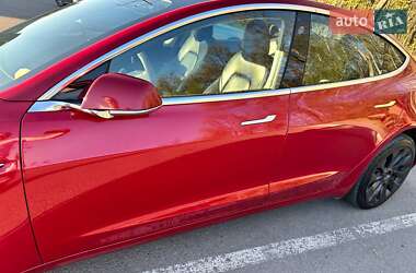 Седан Tesla Model 3 2019 в 