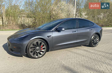 Седан Tesla Model 3 2022 в 
