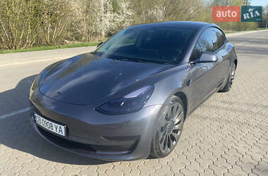 Седан Tesla Model 3 2022 в 