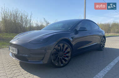 Седан Tesla Model 3 2022 в 