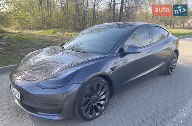 Седан Tesla Model 3 2022 в 