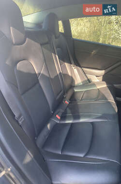 Седан Tesla Model 3 2022 в 