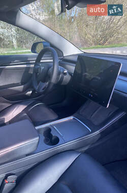 Седан Tesla Model 3 2022 в 