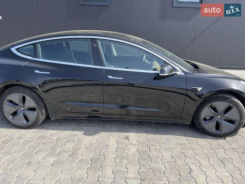 Седан Tesla Model 3 2019 в Стрые