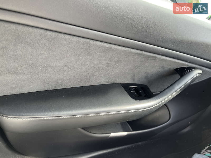 Седан Tesla Model 3 2019 в Стрые