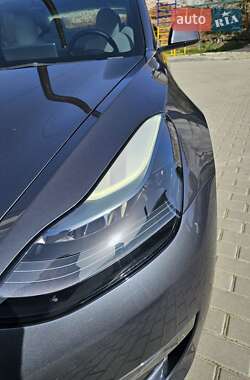 Седан Tesla Model 3 2022 в 