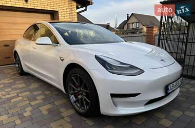 Седан Tesla Model 3 2020 в 