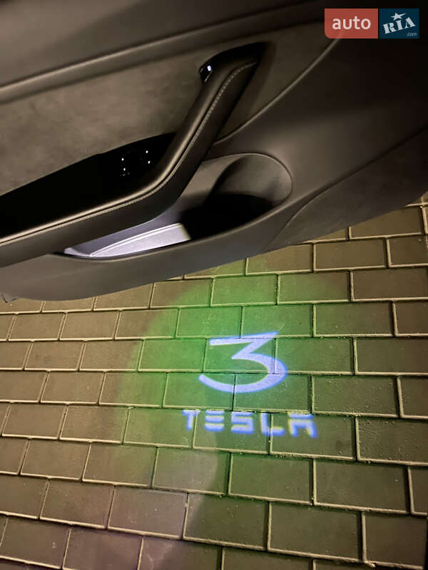 Седан Tesla Model 3 2018 в Києві