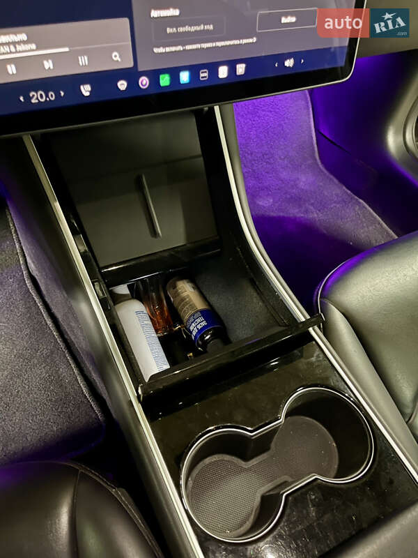 Седан Tesla Model 3 2018 в Києві