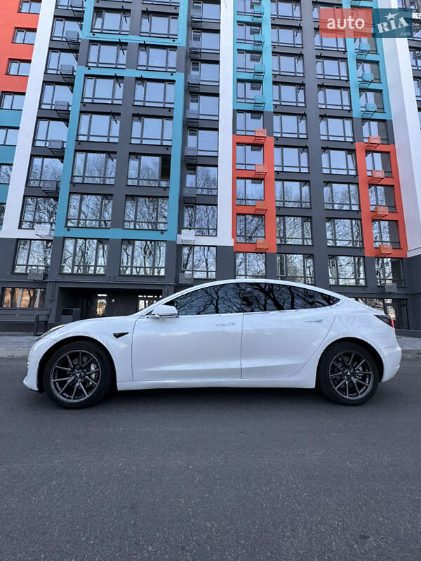 Седан Tesla Model 3 2018 в Киеве
