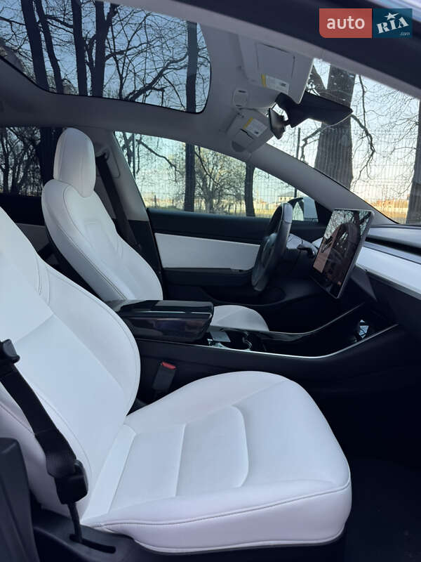 Седан Tesla Model 3 2018 в Киеве
