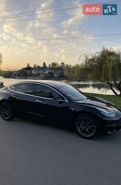 Седан Tesla Model 3 2019 в 