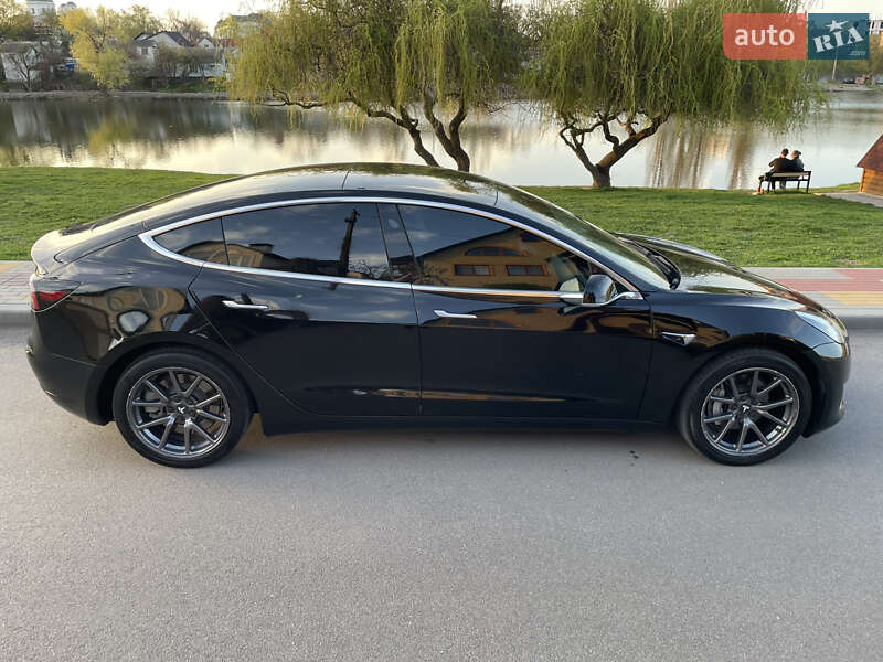 Седан Tesla Model 3 2019 в Білій Церкві