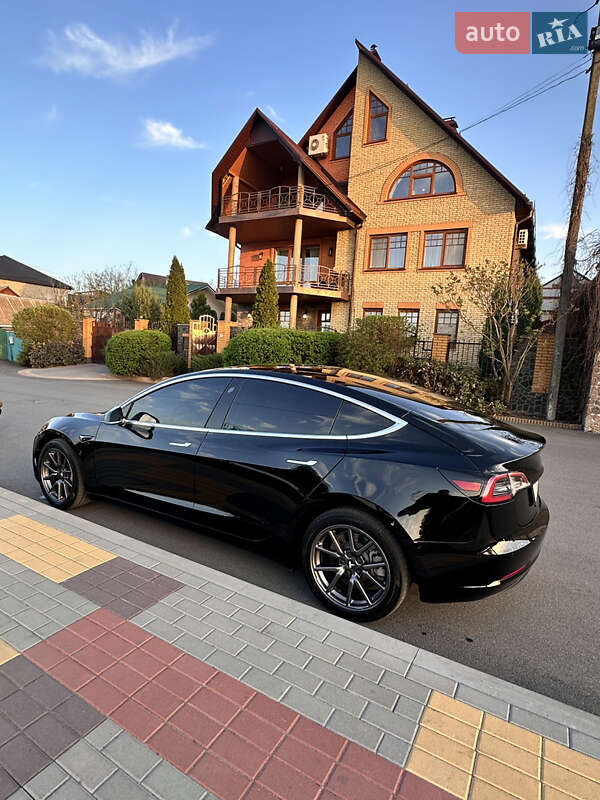 Седан Tesla Model 3 2019 в Білій Церкві