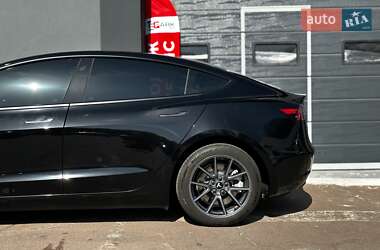 Седан Tesla Model 3 2023 в 