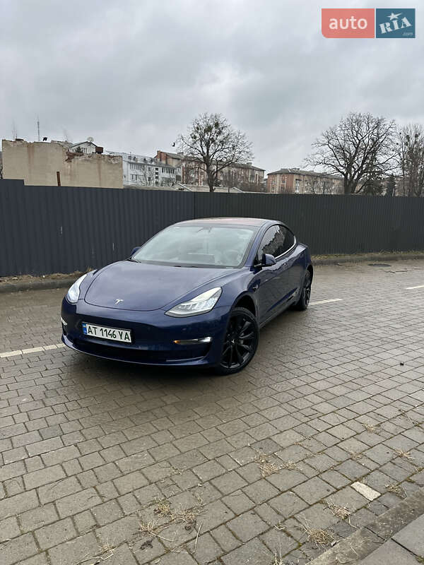 Седан Tesla Model 3 2018 в Тлумаче