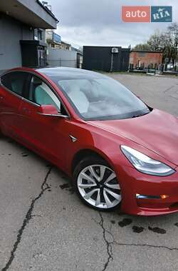 Седан Tesla Model 3 2019 в Львові
