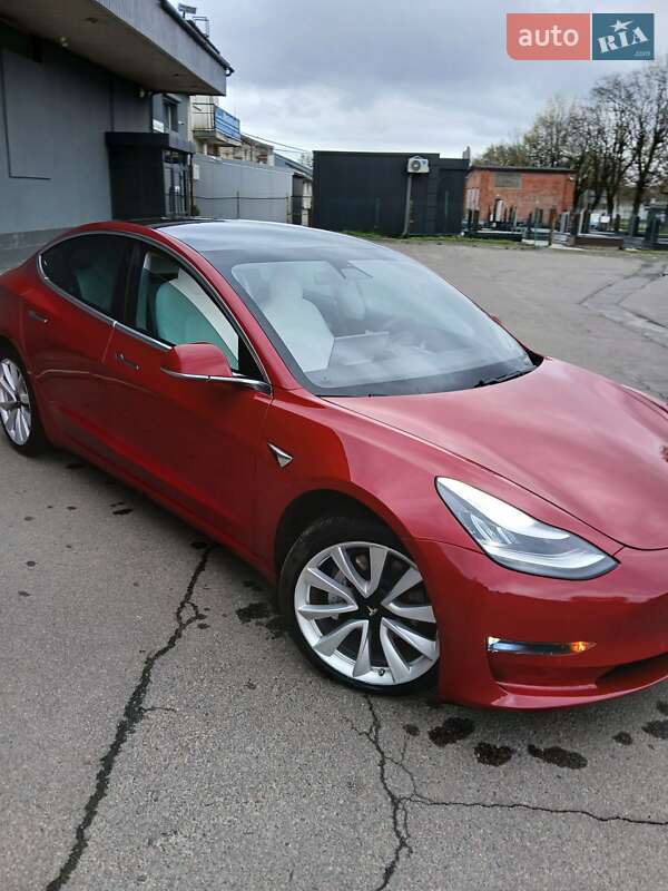 Седан Tesla Model 3 2019 в 