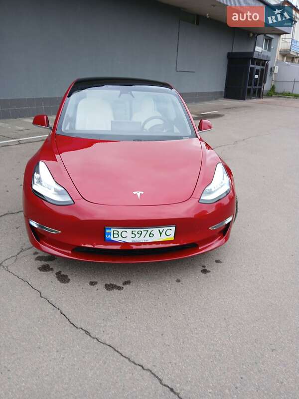 Седан Tesla Model 3 2019 в Львове