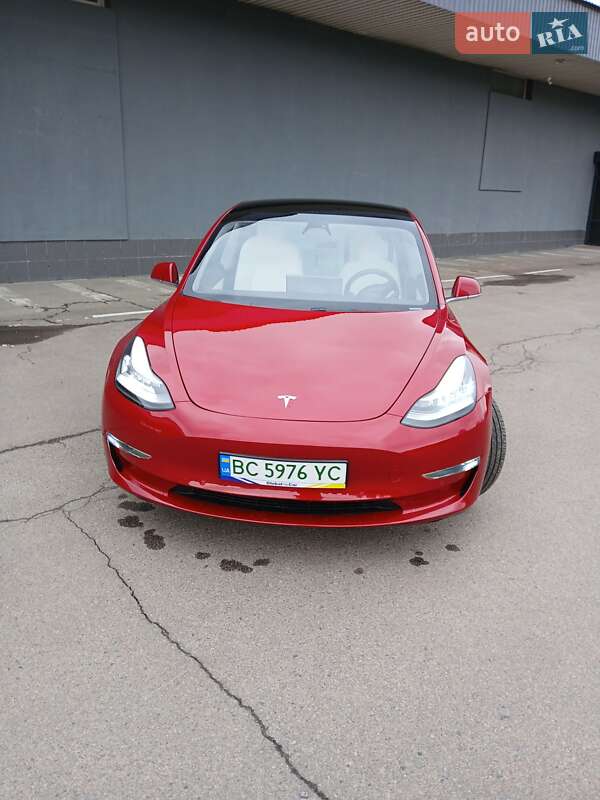 Седан Tesla Model 3 2019 в Львове