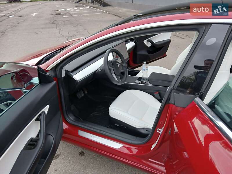 Седан Tesla Model 3 2019 в Львове