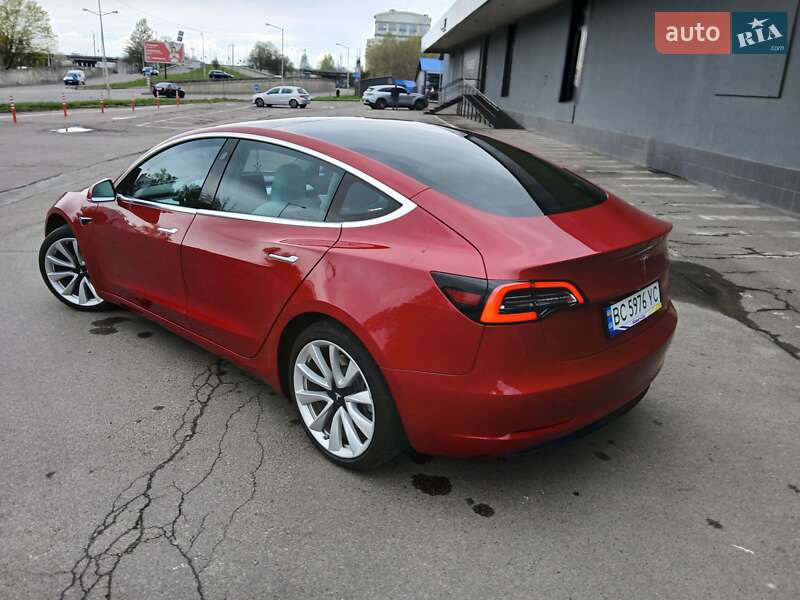 Седан Tesla Model 3 2019 в Львове